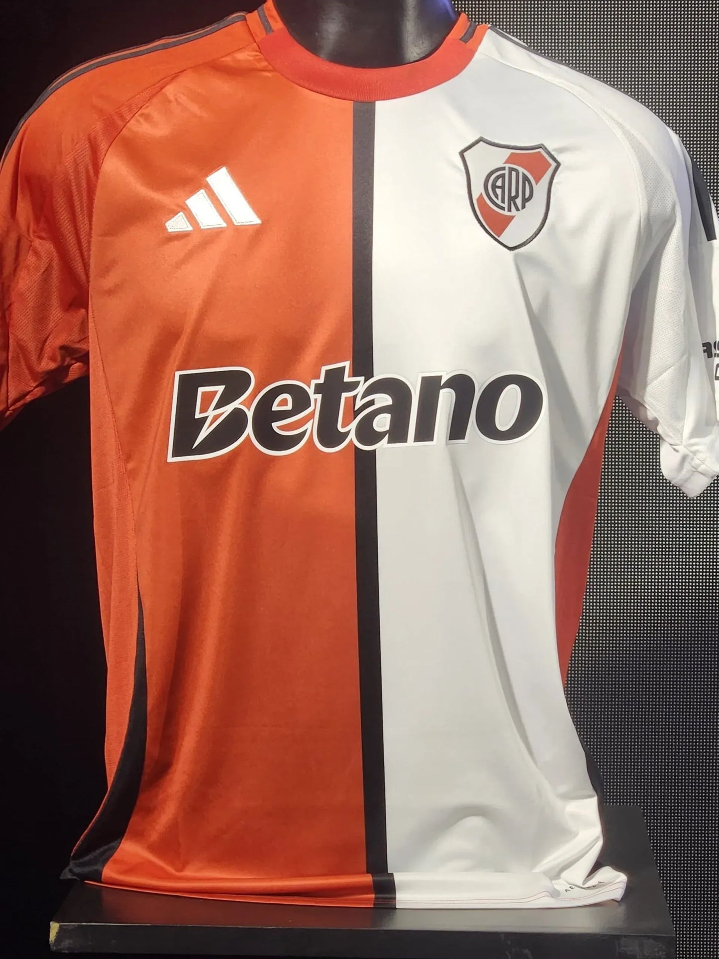 PROMO 3X1! CAMISETA TITULAR + CAMISETA SUPLENTE RIVER 25/26 + GORRO DE LANA MILLONARIO DE REGALO