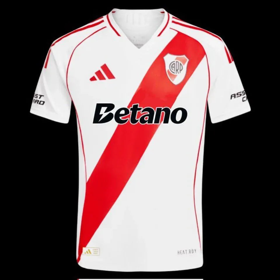 PROMO 3X1! CAMISETA TITULAR + CAMISETA SUPLENTE RIVER 25/26 + GORRO DE LANA MILLONARIO DE REGALO